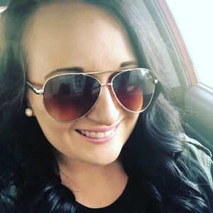 Meet your Posher, Leslie